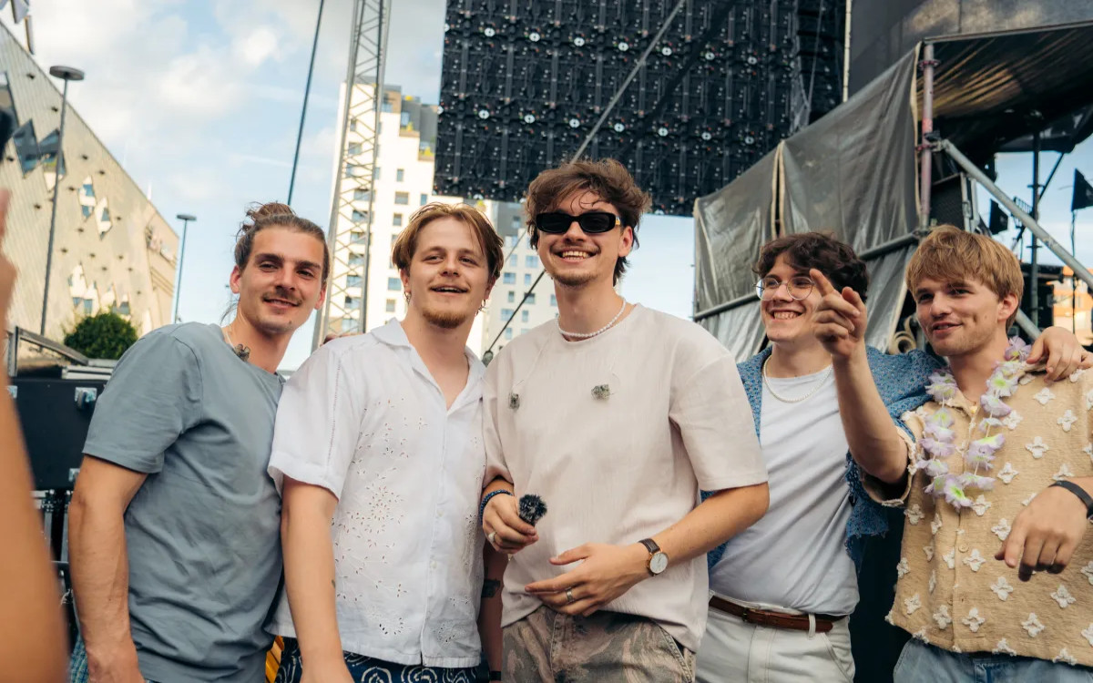 Nov zvok, novi načini ustvarjanja ... nova grafična podoba skupine Jet Black Diamonds