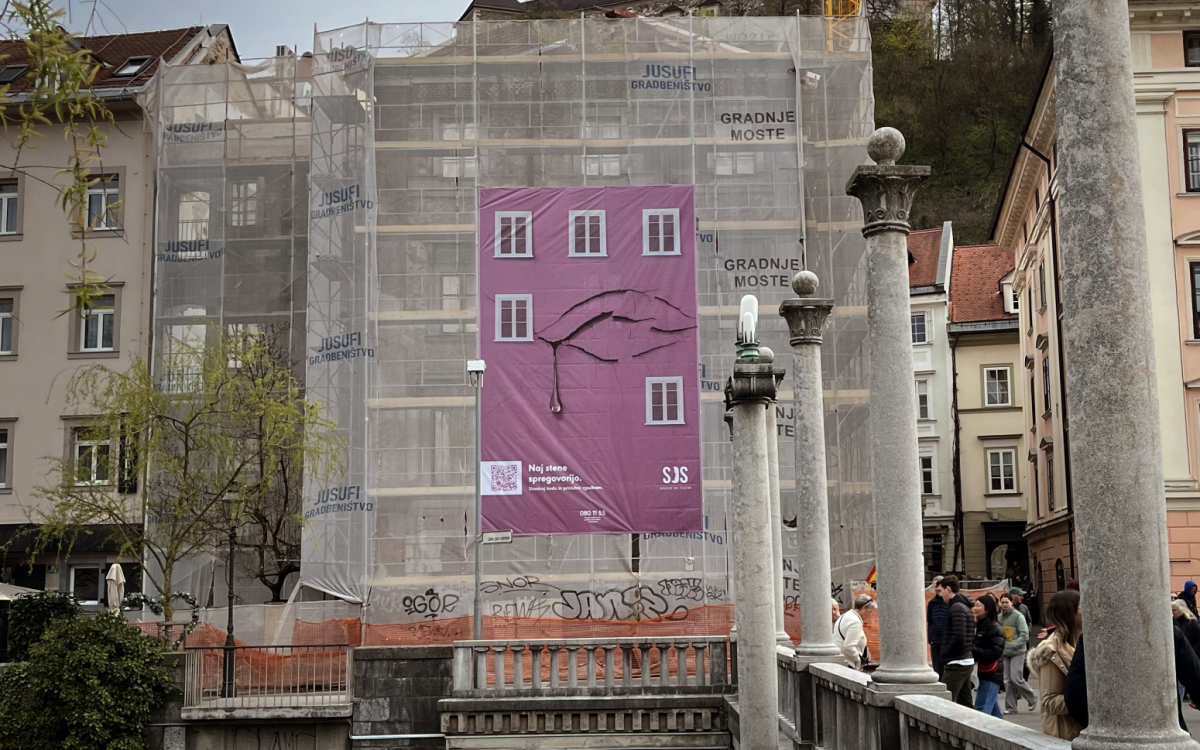 AR izkušnja, ki opozarja na nasilje za stenami