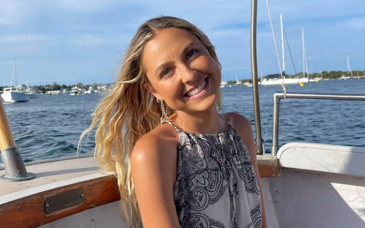 Ko AI prevzame: 25-letnica na vrhu, seniorji na izhodu