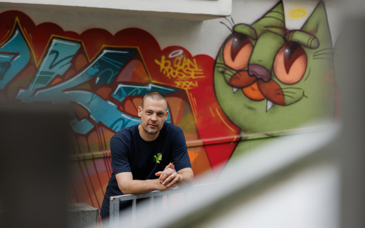 Tine Lugarič: Bolj kot si stisnjen v kot, bolj moraš biti kreativen, da prideš iz njega