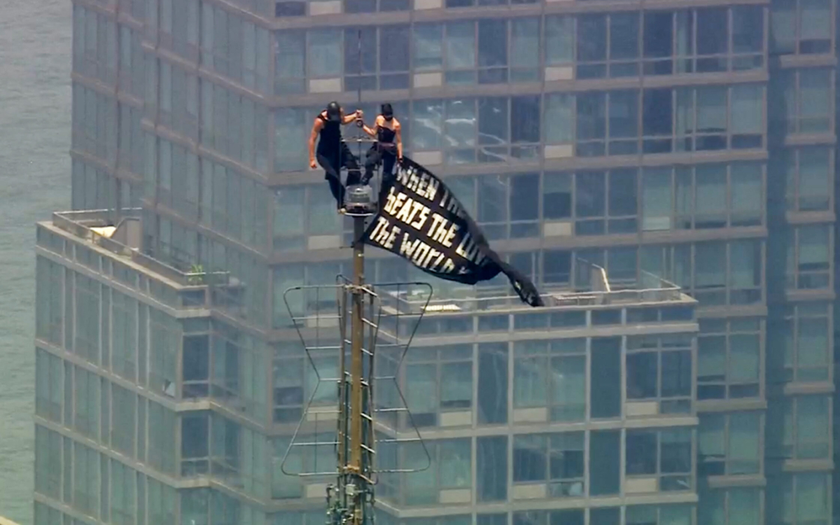 Kdo sta viralni senzaciji, ki sta splezali na Empire State Building?