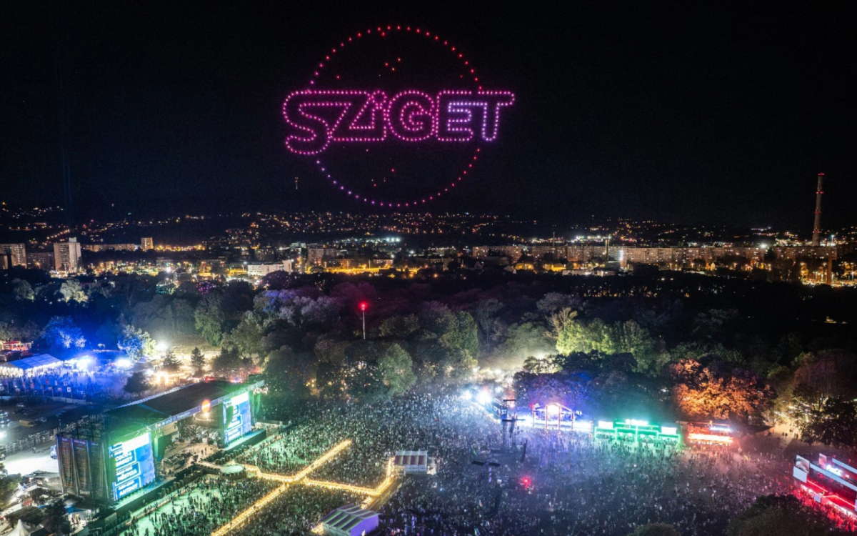 Slovenski Skydance s 400 droni navdušil na festivalu Sziget