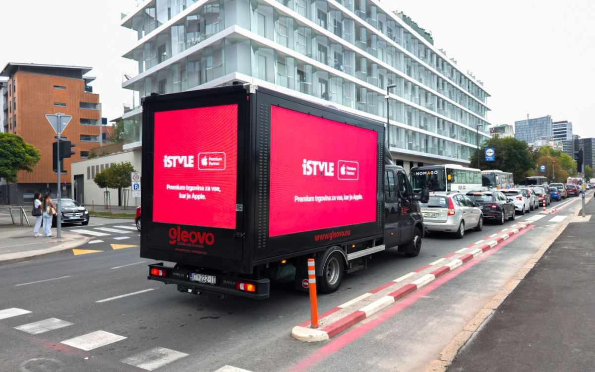iSTYLE odprtje nove trgovine oglašuje z mobilnim LED-tovornjakom